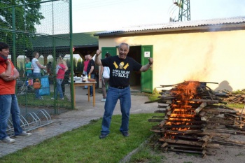 Starosta se raduje, že to to hoří.